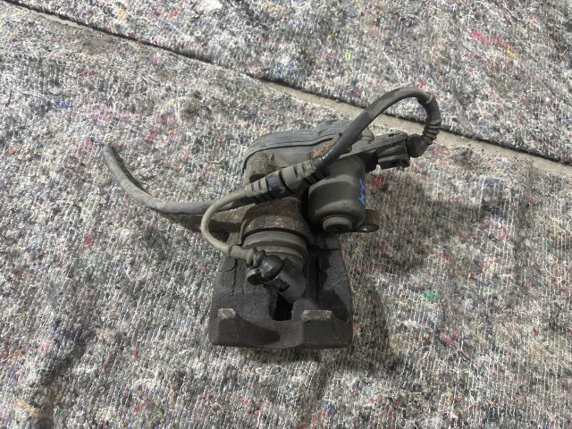 bontott AUDI A4 B8 Jobb hátsó Féknyereg Munkahengerrel