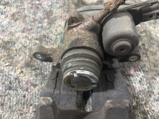 bontott AUDI A4 B8 Jobb hátsó Féknyereg Munkahengerrel