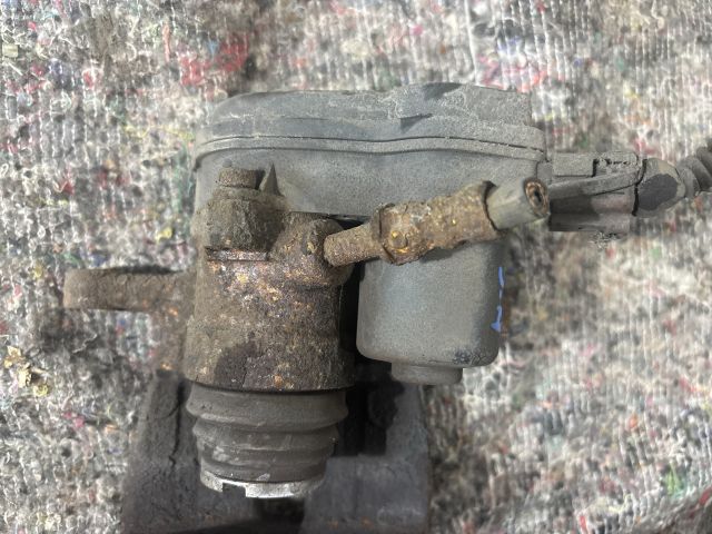 bontott AUDI A4 B8 Jobb hátsó Féknyereg Munkahengerrel