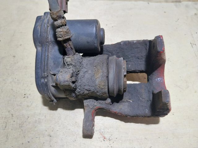 bontott AUDI A4 B8 Jobb hátsó Féknyereg Munkahengerrel