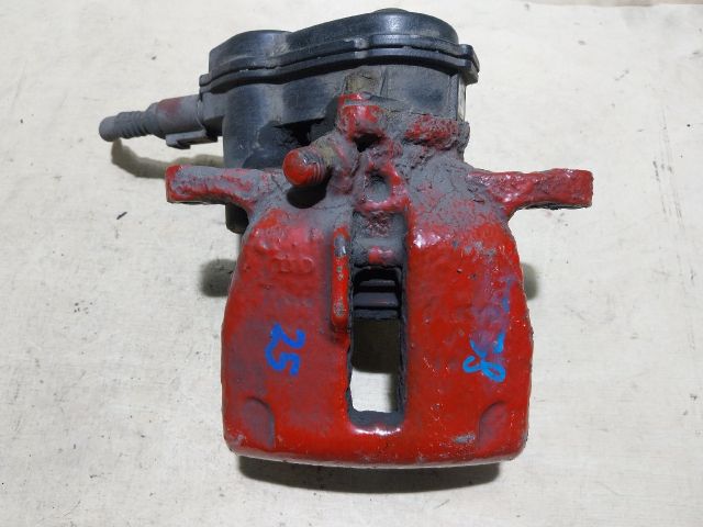 bontott AUDI A4 B8 Jobb hátsó Féknyereg Munkahengerrel