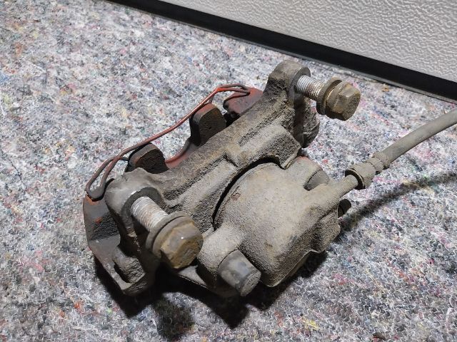 bontott AUDI A4 B8 Jobb hátsó Féknyereg Munkahengerrel