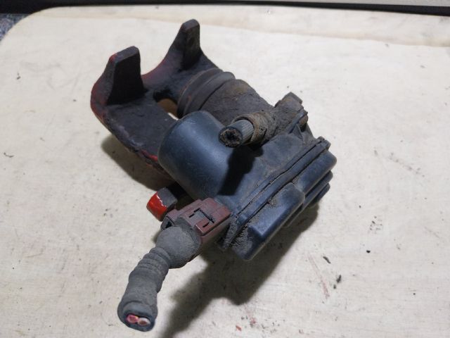 bontott AUDI A4 B8 Jobb hátsó Féknyereg Munkahengerrel