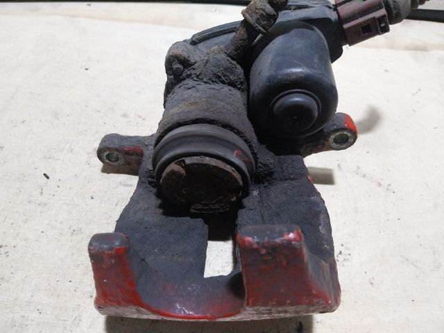 bontott AUDI A4 B8 Jobb hátsó Féknyereg Munkahengerrel