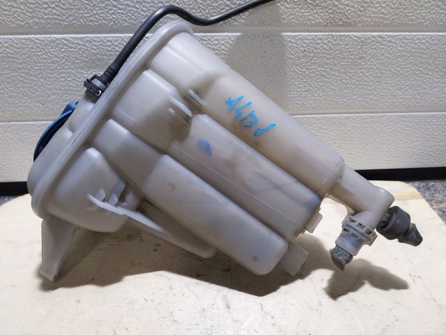 bontott AUDI A4 B8 Kiegyenlítő Tartály