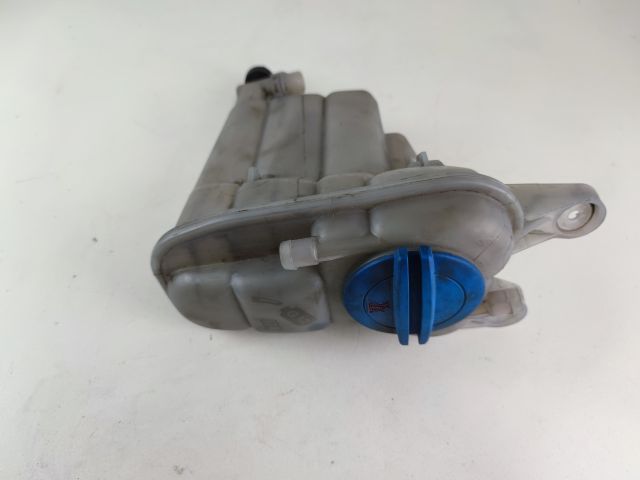 bontott AUDI A4 B8 Kiegyenlítő Tartály