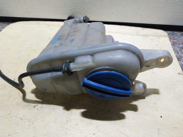 bontott AUDI A4 B8 Kiegyenlítő Tartály