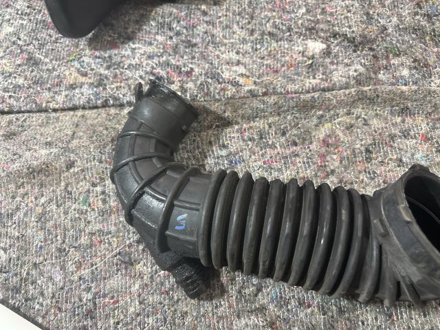 bontott AUDI A4 B8 Légbeömlő Cső