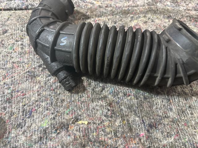 bontott AUDI A4 B8 Légbeömlő Cső