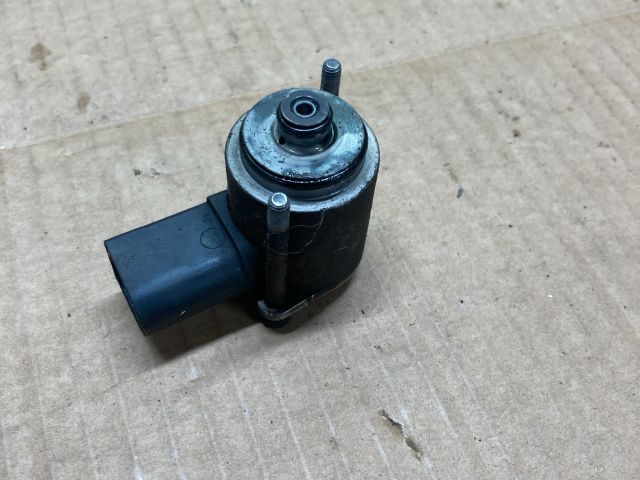 bontott AUDI A4 B8 Szervószivattyú Nyomás Gomba