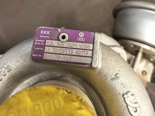 bontott AUDI A4 B8 Turbó