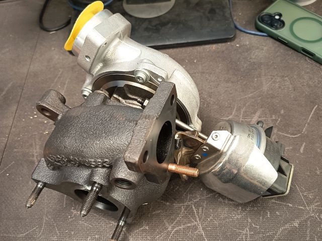 bontott AUDI A4 B8 Turbó