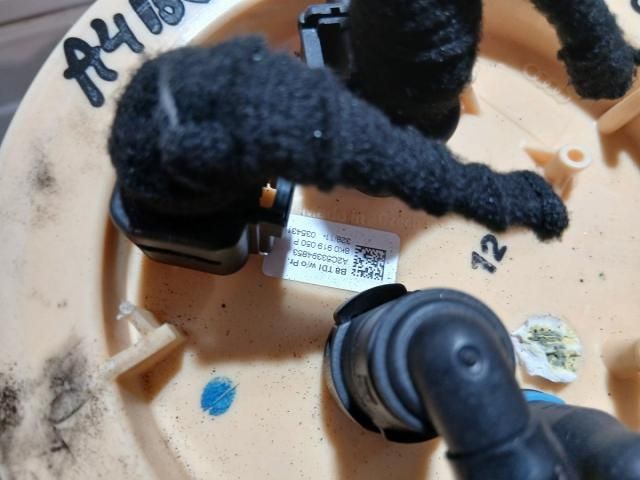 bontott AUDI A4 B8 Üzemanyag Szivattyú