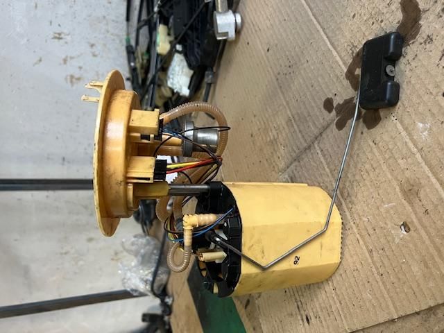 bontott AUDI A4 B8 Üzemanyag Szivattyú