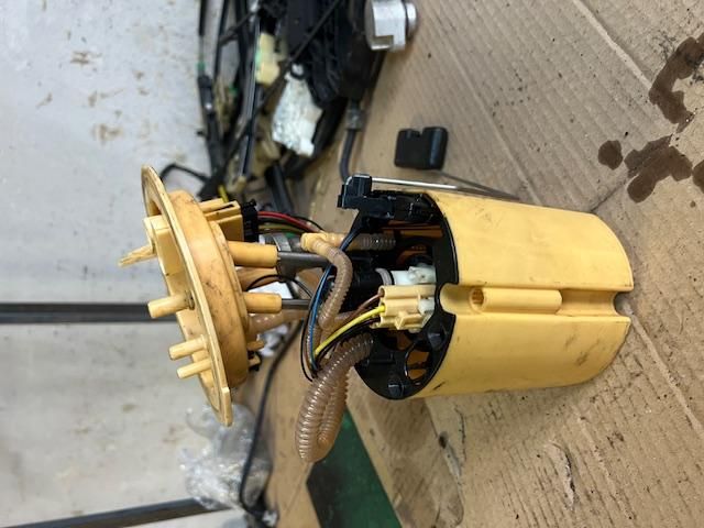 bontott AUDI A4 B8 Üzemanyag Szivattyú