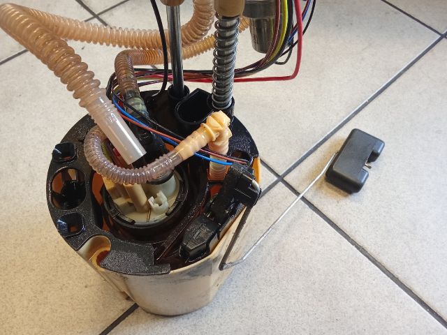 bontott AUDI A4 B8 Üzemanyag Szivattyú