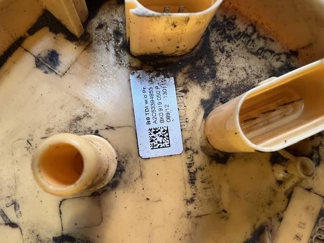 bontott AUDI A4 B8 Üzemanyag Szivattyú