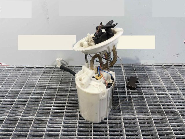 bontott AUDI A4 B8 Üzemanyag Szivattyú