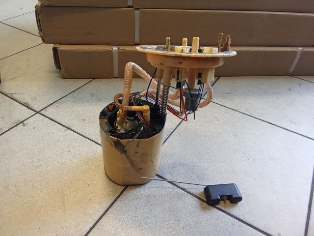 bontott AUDI A4 B8 Üzemanyag Szivattyú