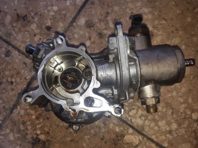 bontott AUDI A4 B8 Vákumpumpa
