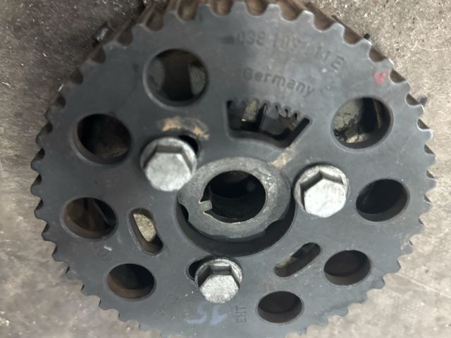 bontott AUDI A4 B8 Vezérműkerék Agy