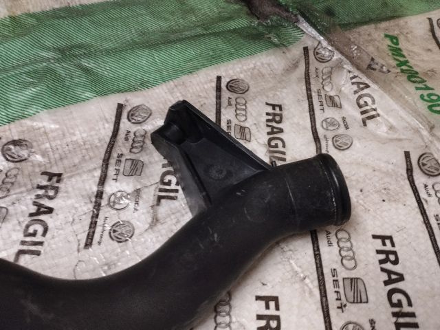 bontott AUDI A4 B8 Vízcső