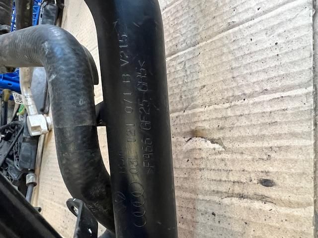 bontott AUDI A4 B8 Vízcső