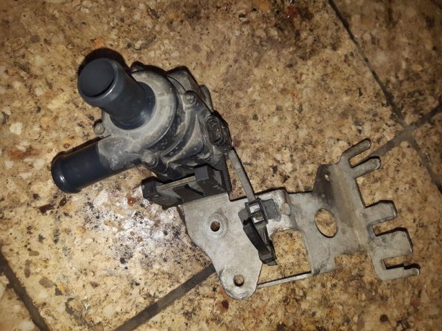 bontott AUDI A4 B8 Vízpumpa