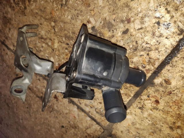 bontott AUDI A4 B8 Vízpumpa