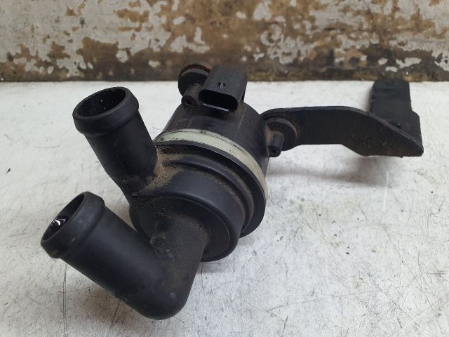 bontott AUDI A4 B8 Vízpumpa
