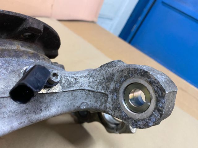 bontott AUDI A4 B8 Bal első Csonkállvány Kerékaggyal