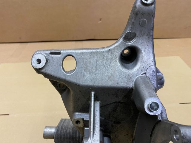 bontott AUDI A4 B8 Generátor Tartó Bak