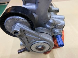 bontott AUDI A4 B8 Generátor Tartó Bak