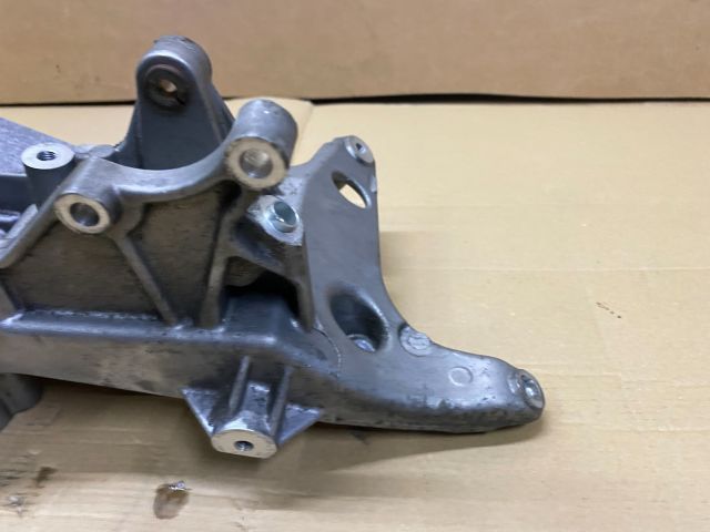 bontott AUDI A4 B8 Generátor Tartó Bak