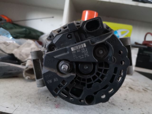 bontott AUDI A4 B8 Generátor