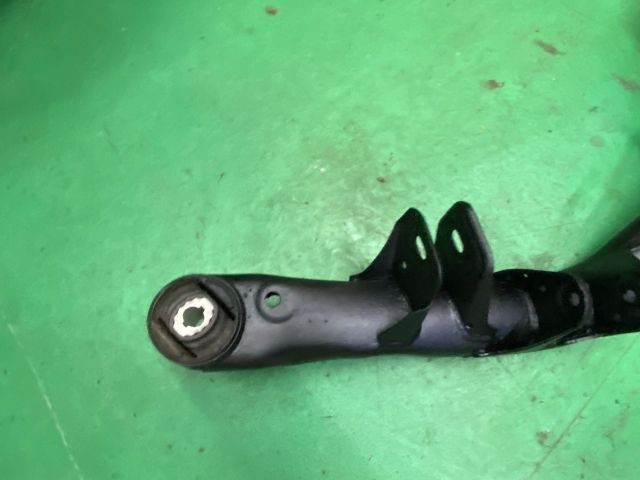 bontott AUDI A4 B8 Hátsó Bölcső