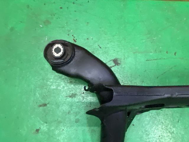 bontott AUDI A4 B8 Hátsó Bölcső