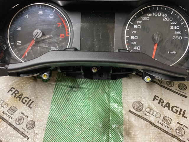 bontott AUDI A4 B8 Kilométeróra