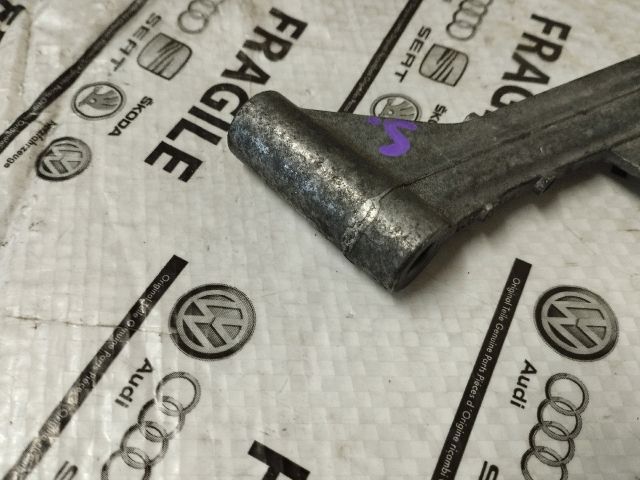 bontott AUDI A4 B8 Motor Tartó Bak (Fém)