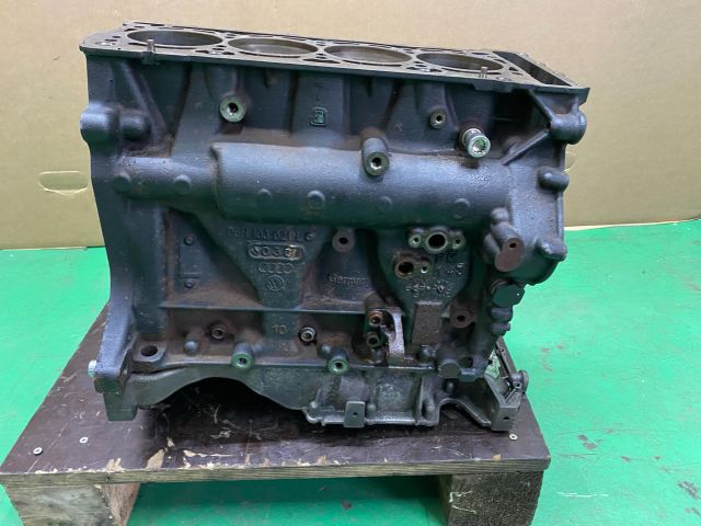 bontott AUDI A4 B8 Motorblokk (Fűzött)