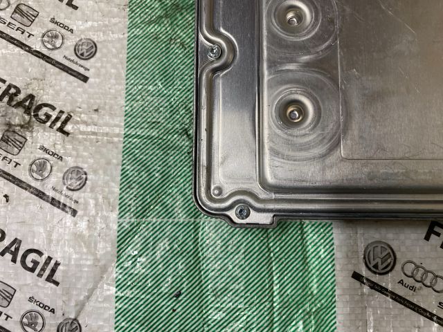 bontott AUDI A4 B8 Motorvezérlő