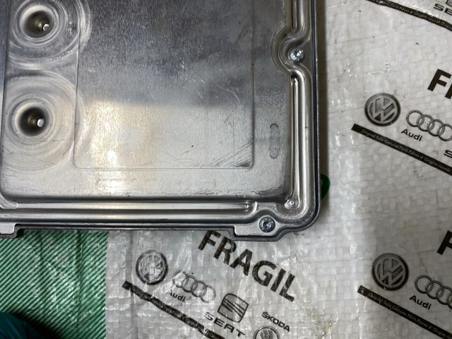 bontott AUDI A4 B8 Motorvezérlő