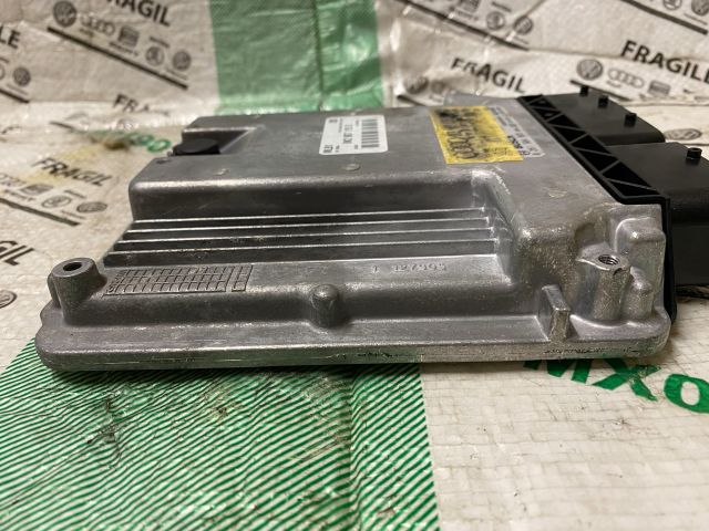 bontott AUDI A4 B8 Motorvezérlő