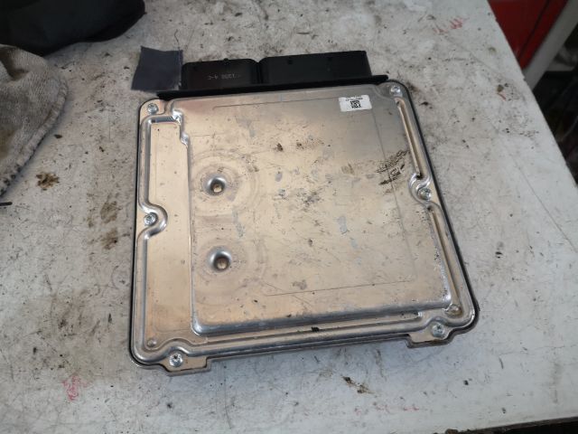 bontott AUDI A4 B8 Motorvezérlő