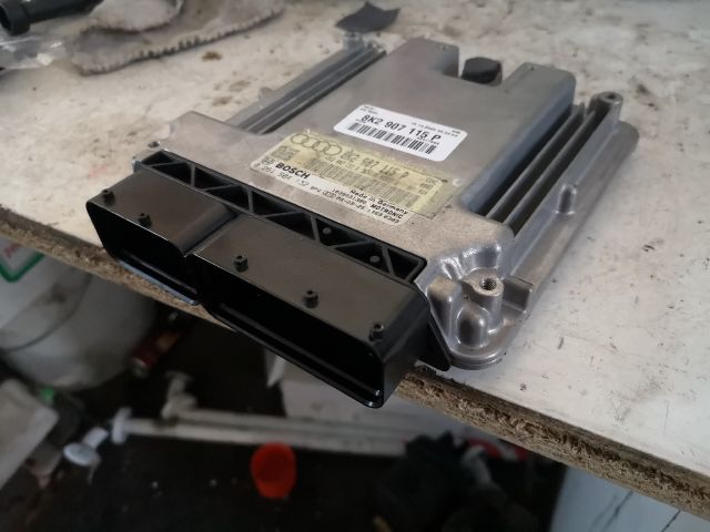 bontott AUDI A4 B8 Motorvezérlő