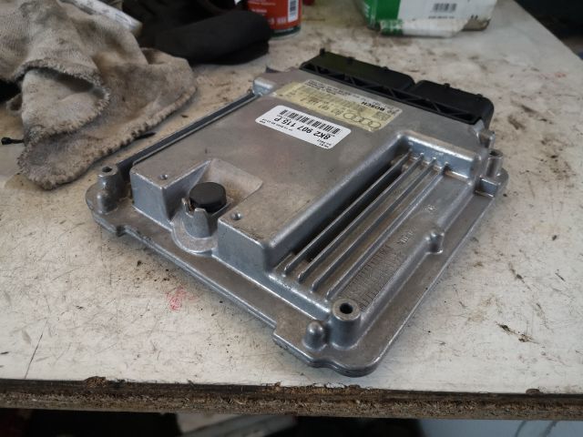 bontott AUDI A4 B8 Motorvezérlő