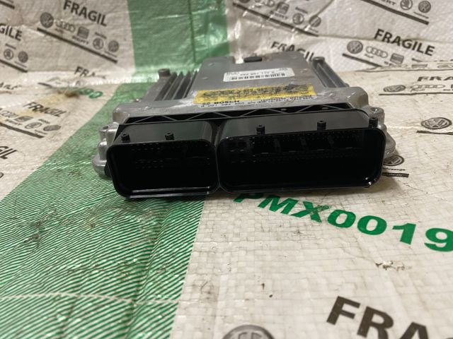 bontott AUDI A4 B8 Motorvezérlő