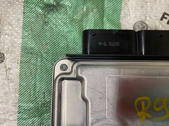 bontott AUDI A4 B8 Motorvezérlő