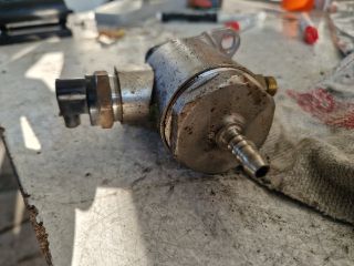 bontott AUDI A4 B8 Nagynyomású Szivattyú