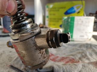 bontott AUDI A4 B8 Nagynyomású Szivattyú